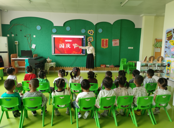 万店优配 利津县陈庄镇中心幼儿园: 小手绘国旗, 萌娃庆国庆